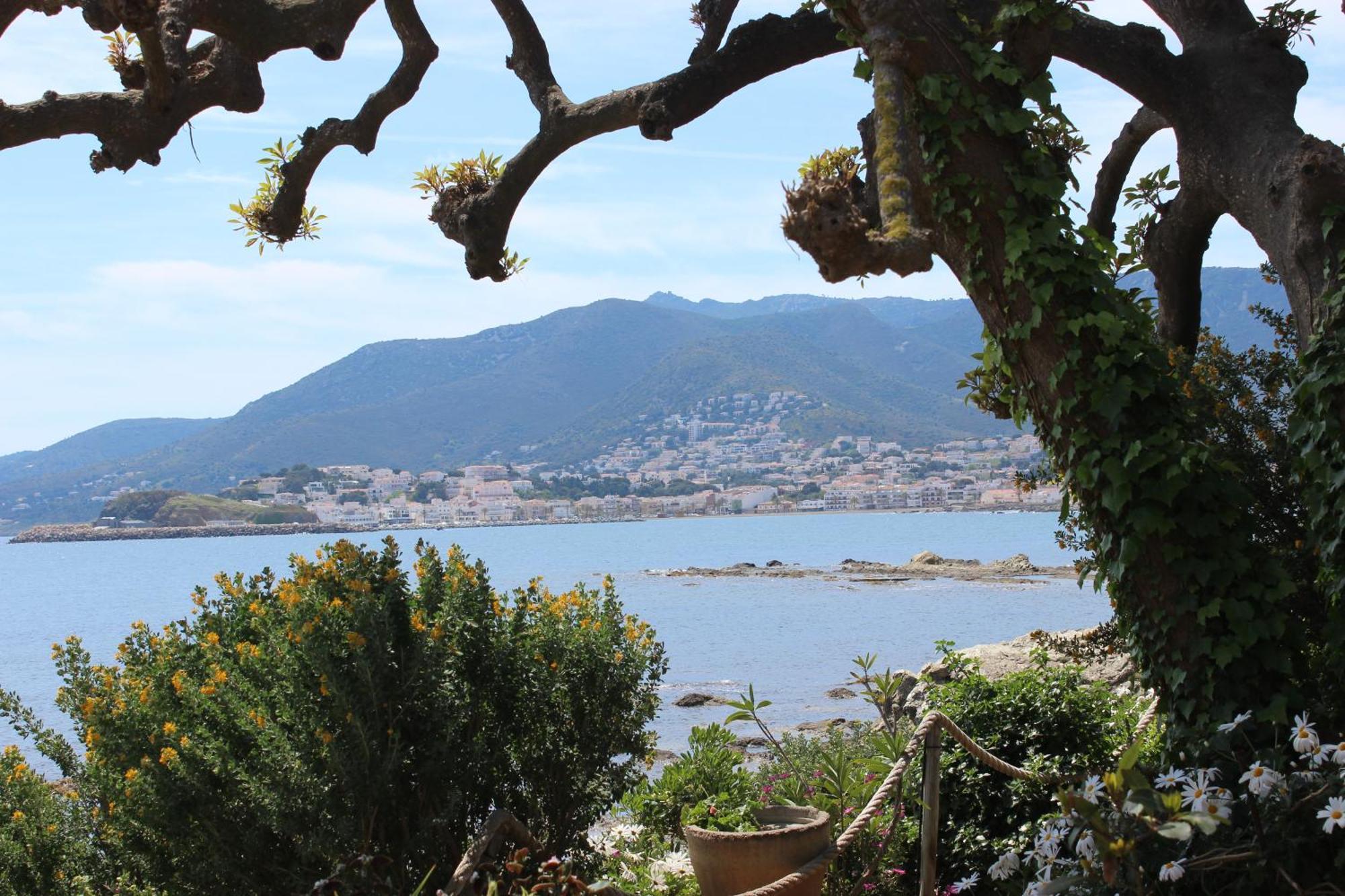Stunning Sea Views From Luxury 4 Bed Apartment Close To Beach At Cap Ras Llança Zewnętrze zdjęcie